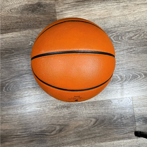 Memorabilia Gamecock Rawlings Orange/White Basketball signed by Alex English - Picture 3 of 4